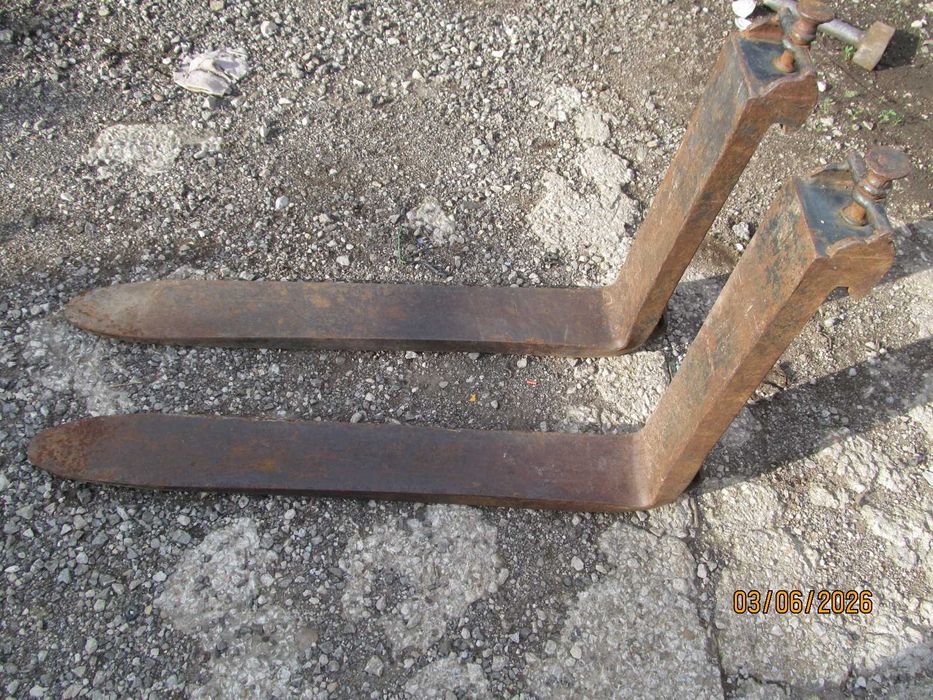Продавам челен товарач, фадрома , багер  - 2,5 тона - 4 х 4