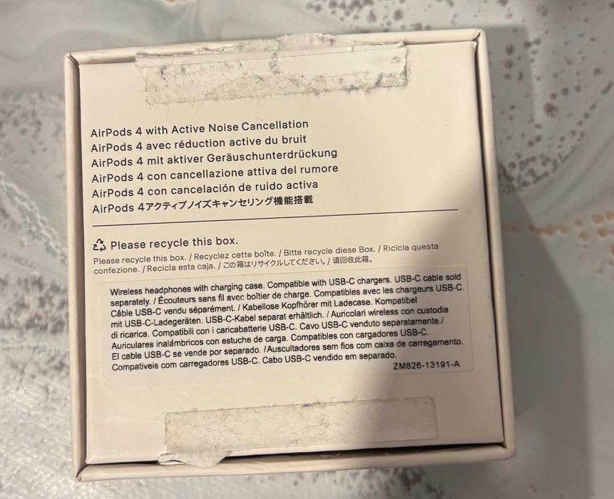 Apple AirPods 4 с активно шумопотискане (ANC)