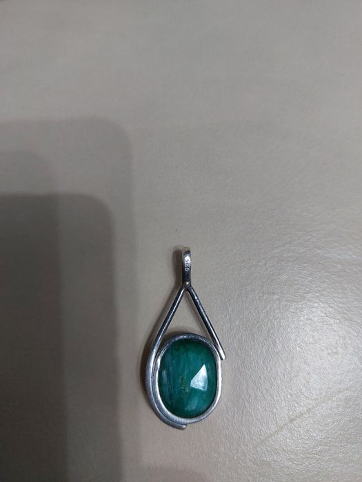 Vând pandant superb din argint 925 si smarald.