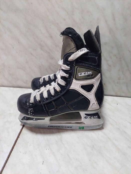 Patine 1011 hochei hochey CCM marime 32  ( 21 cm)