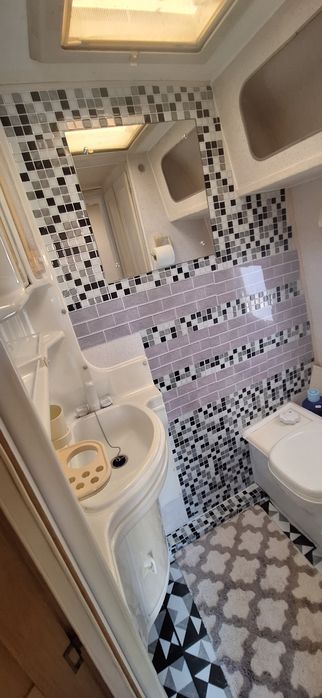 Продавам Каравана SWIFT