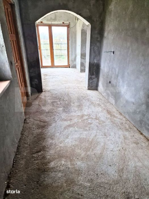 Casa (la rosu) + teren 2522 mp – ideala pentru personalizare - Cost