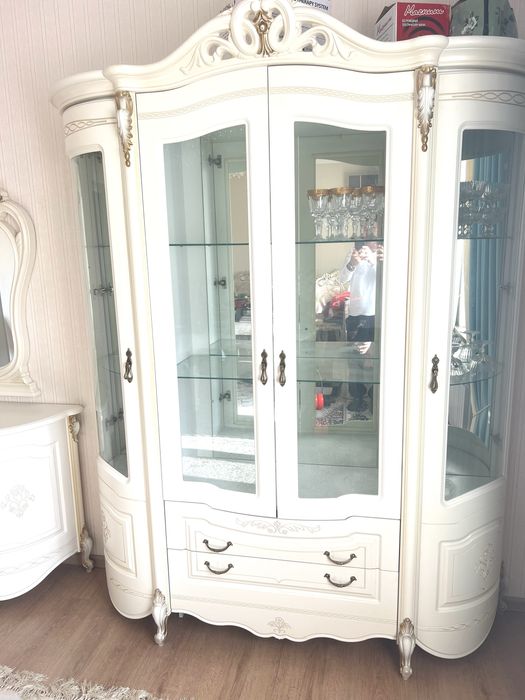 Шкаф горка и зеркало с подставкой