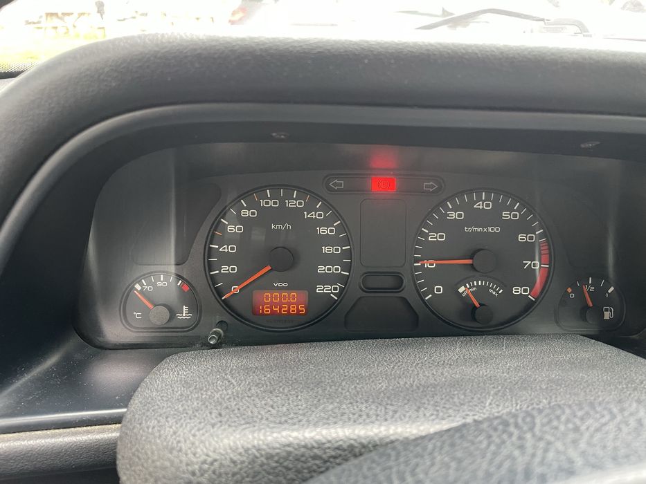 Продавам пежо 306