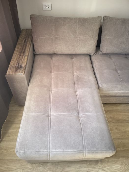 Уловой диван бежевый велюр