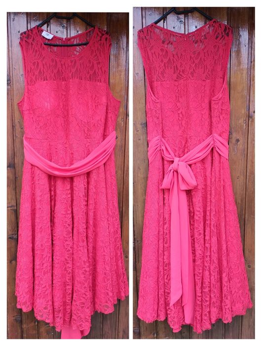 Rochie rosie din dantela