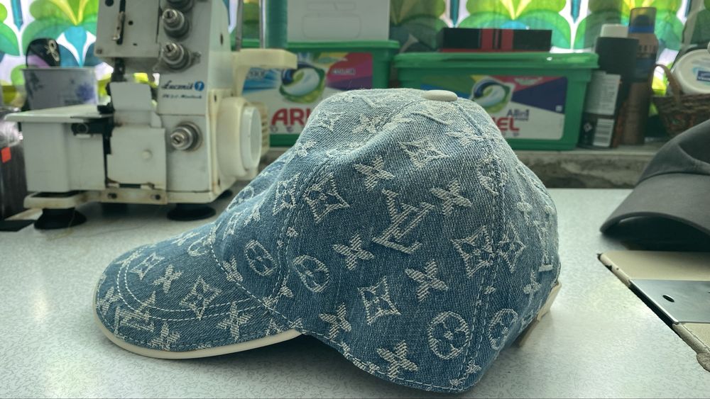 Шапка с козирка Louis Vuitton