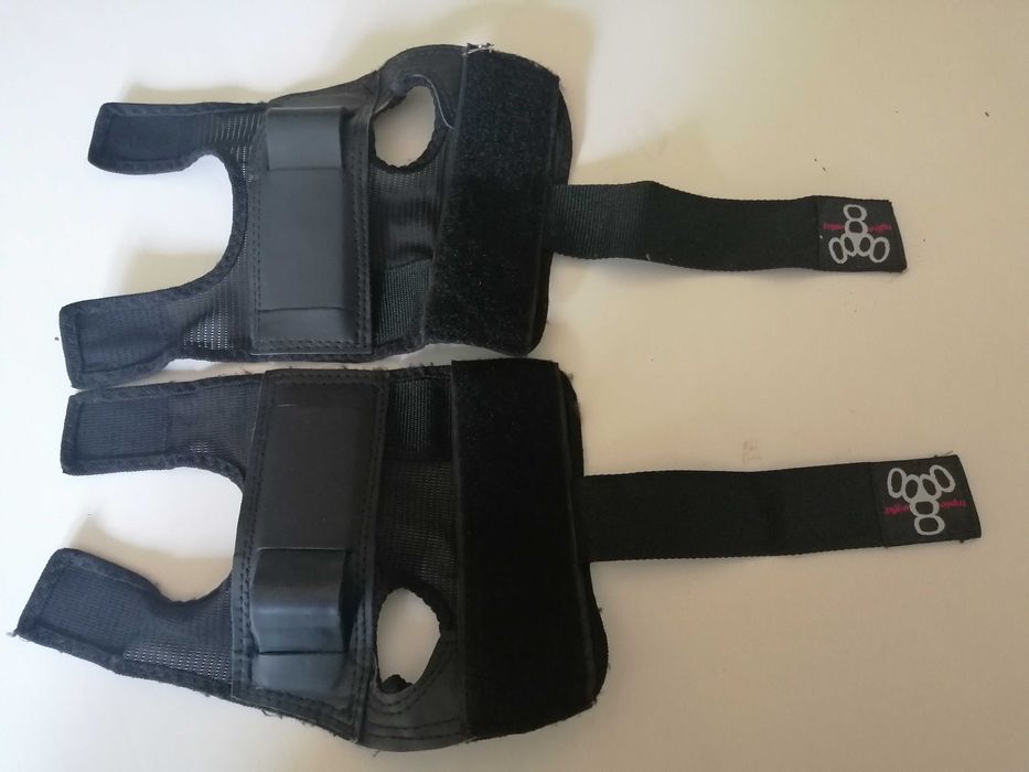 Каска с комплект предпазители за китки, лакти и колена!