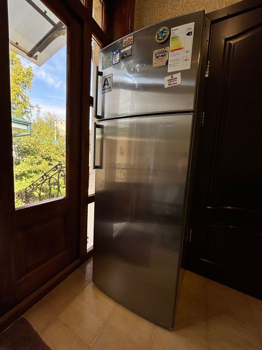 2 холодильника и морозильная камера