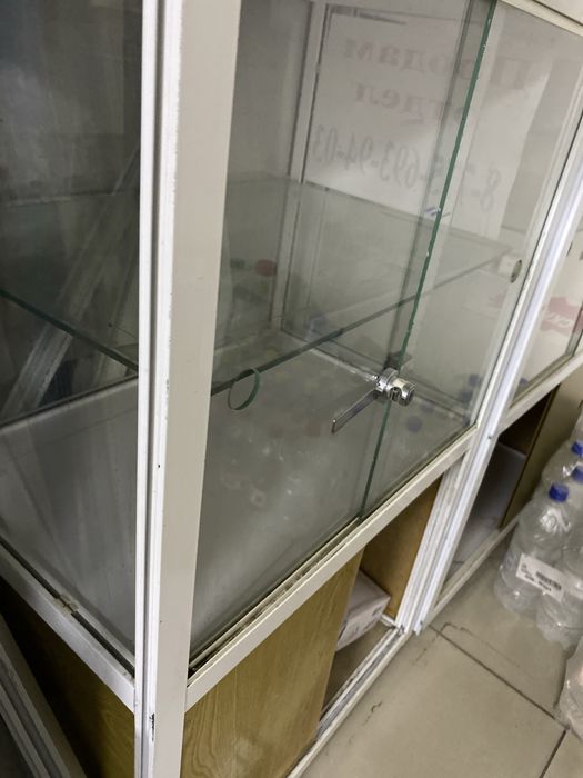 Ветрина стеклянный продам