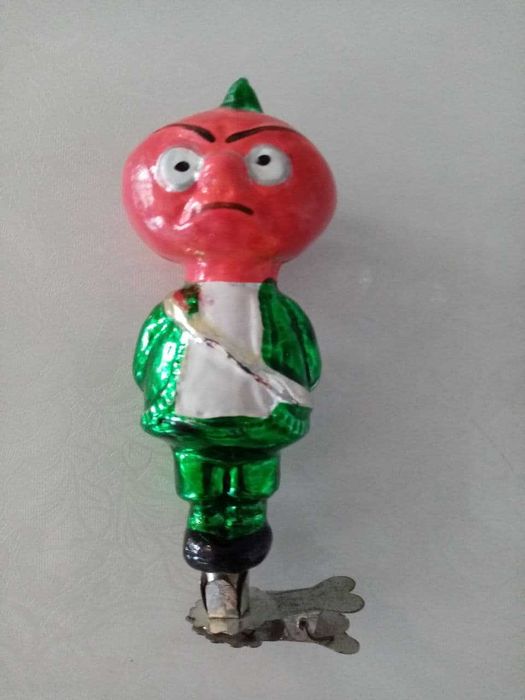 Редчайшая елочная игрушка Синьор Помидор под Арестом из Чиполино. СССР
