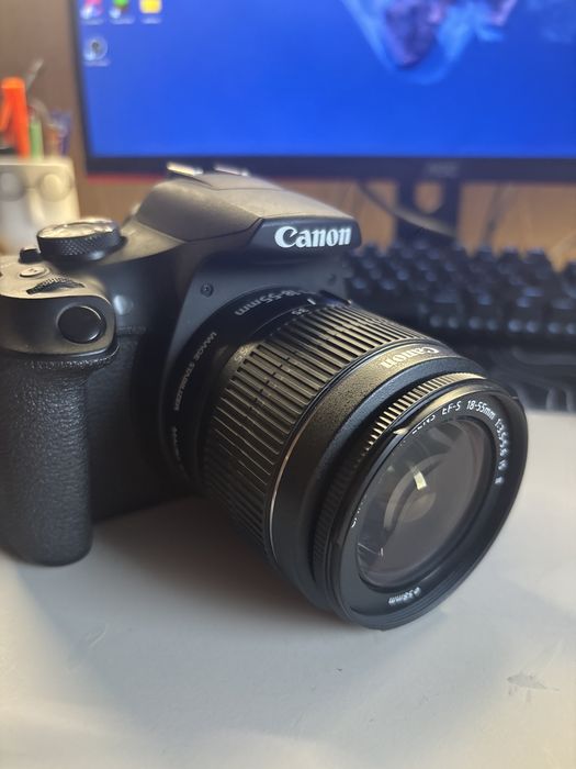 canon 2000D с 18-55 EF-S IS