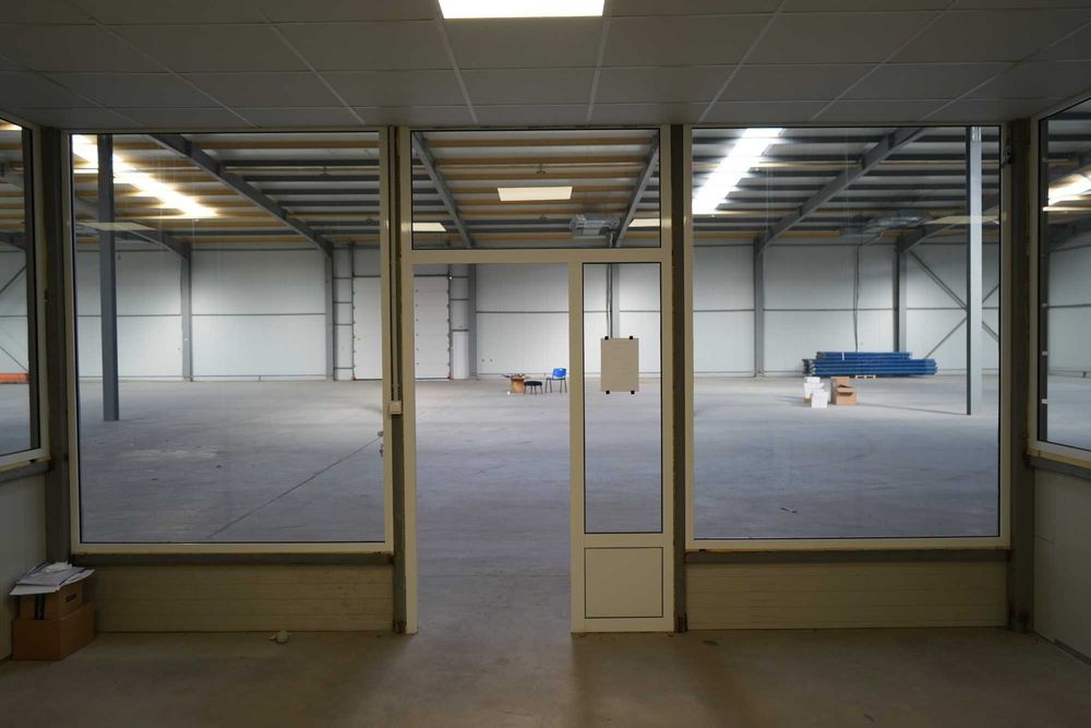 Дава се под наем Склад в с. Мокрище, Област Пазарджик - 1800 кв.м за 9180 € - Снимка #9