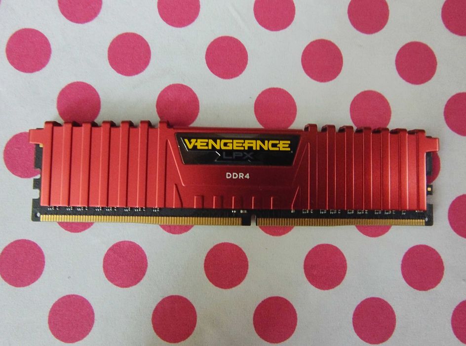 Memorie Corsair Vengeance LPX RED 8 GB DDR4 2666 MHz Desktop.