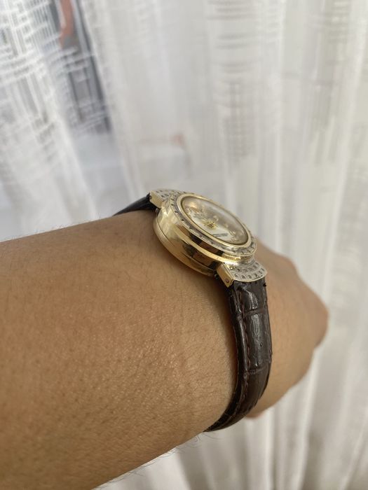 Золотые часы. Бриллиант 585 пробы Ереван