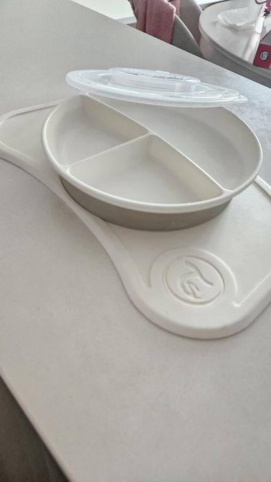 Twistshake чиния с подложка и капак 6+ месеца