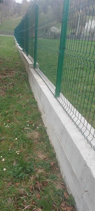 Zonă de munte. Teren de vanzare+căsuță +pădure