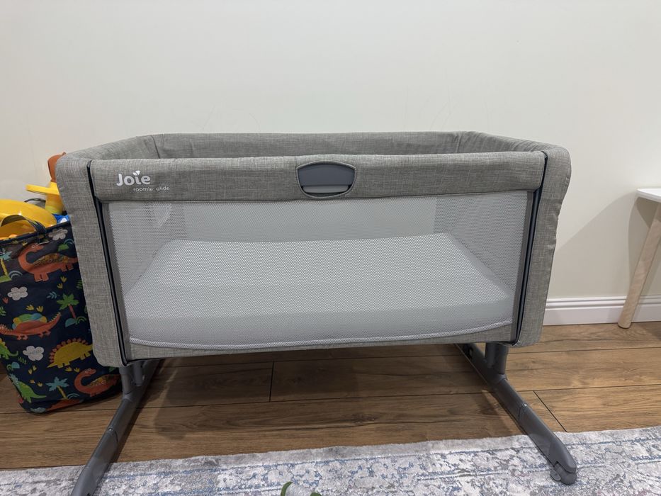 Продам Joie манеж-кровать.