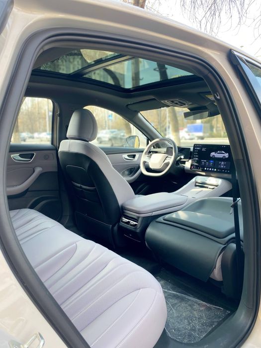 ROEWE M7 hybrid 2050km