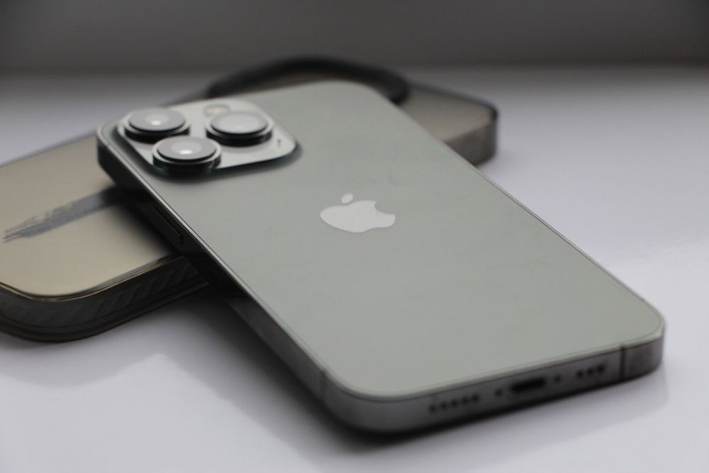 Iphone 13 pro срочно, состояние близкое к идеалу