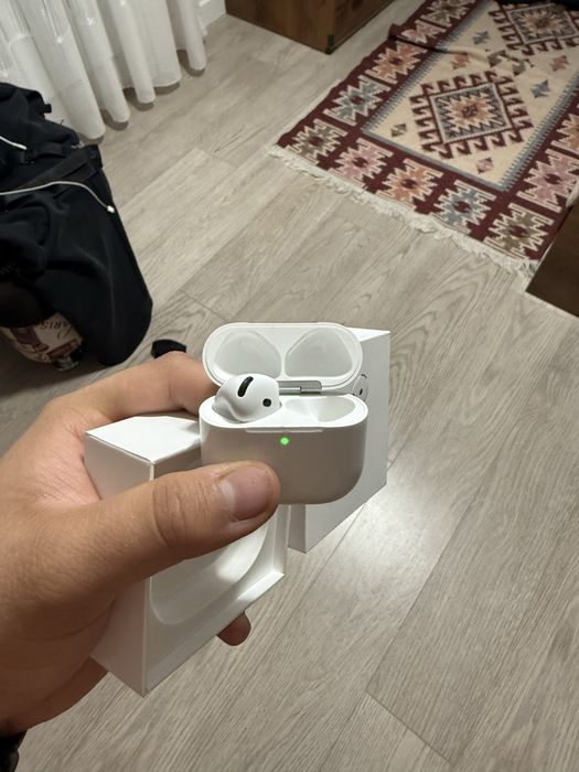 AirPods 4 с шумоподавлением
