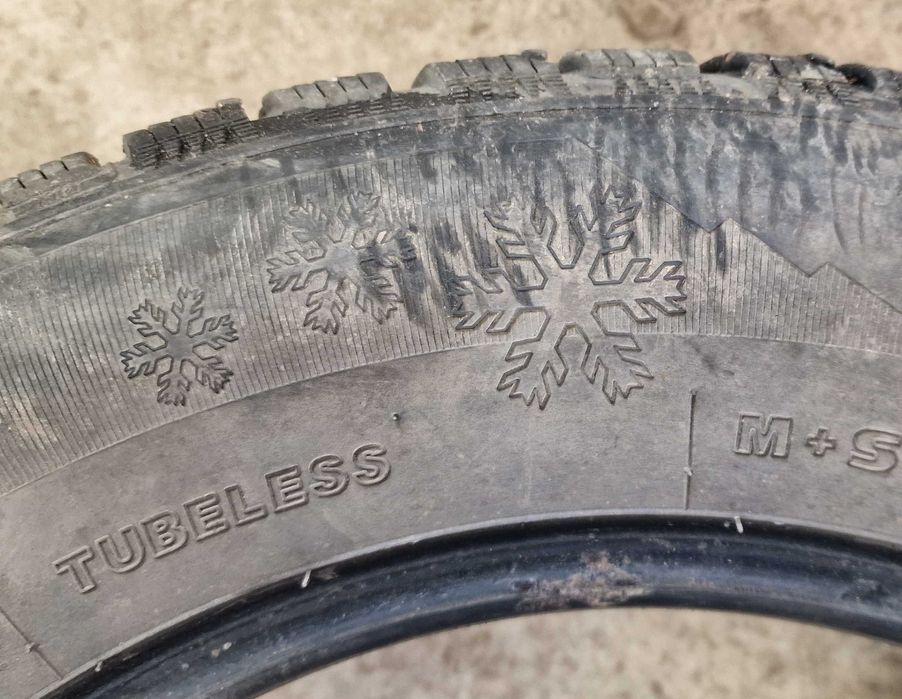 Зимни Гуми 225 65 17 DOT 3520 5мм грайфер