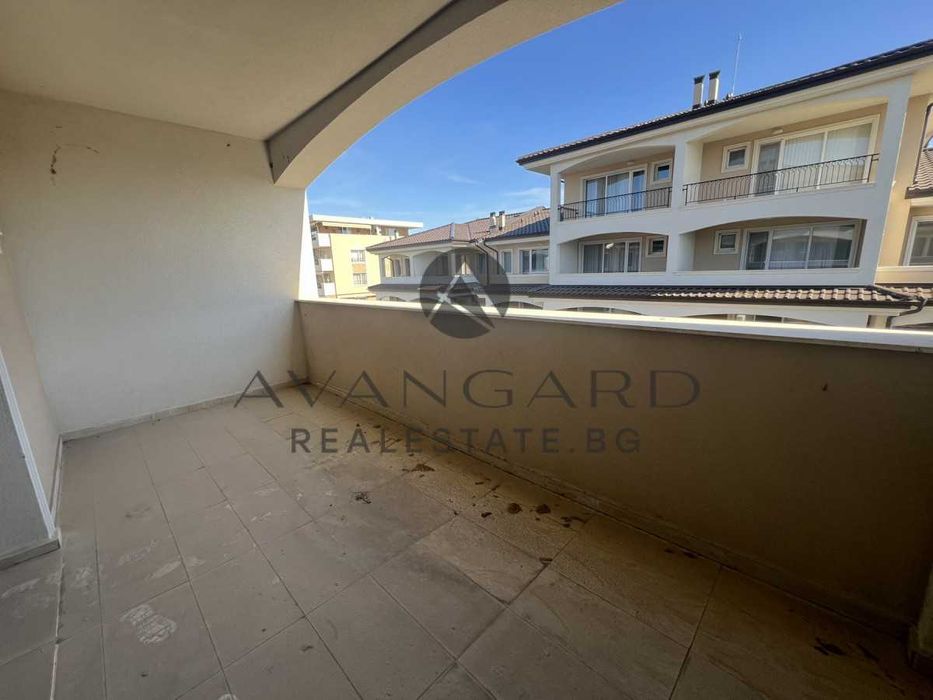 оф.22530 Триетажна Къща с АКТ 16 Остромила