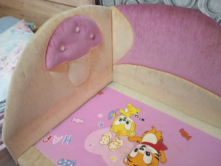 Срочно диван кровать для девочки