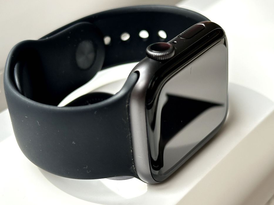Apple Watch Series 5 | 44 mm | Space Gray | Sports Band Space Black | ПЕРФЕКТЕН | ПЪЛЕН КОМПЛЕКТ