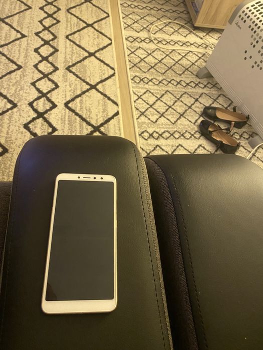 Vând  telefon Xiaomi Model M1803E6G