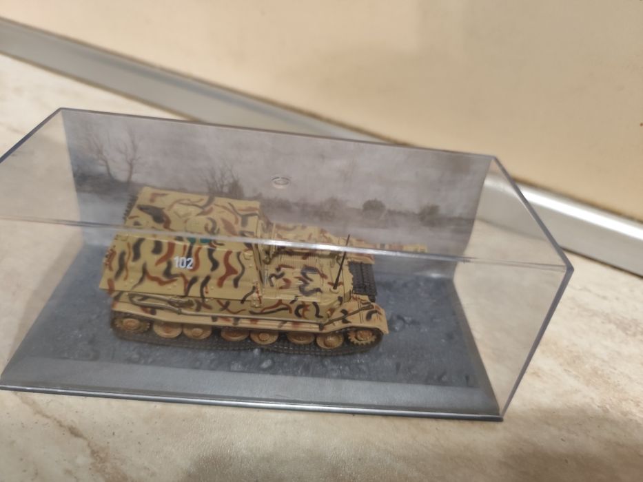 Продавам Panzerjäger  Tiger танк