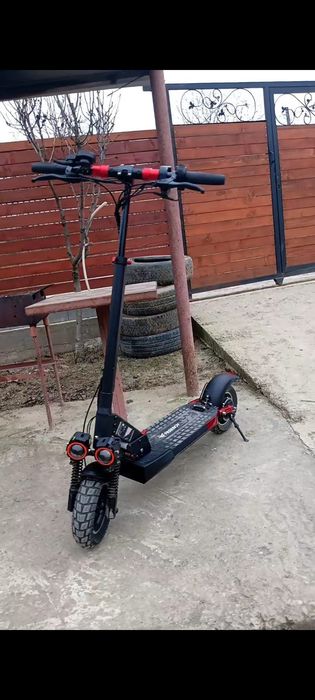 Vând trotineta electrică