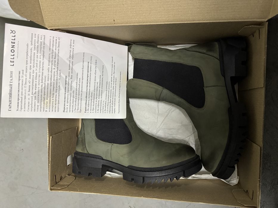 Продам ботинки женские LELLONELLO