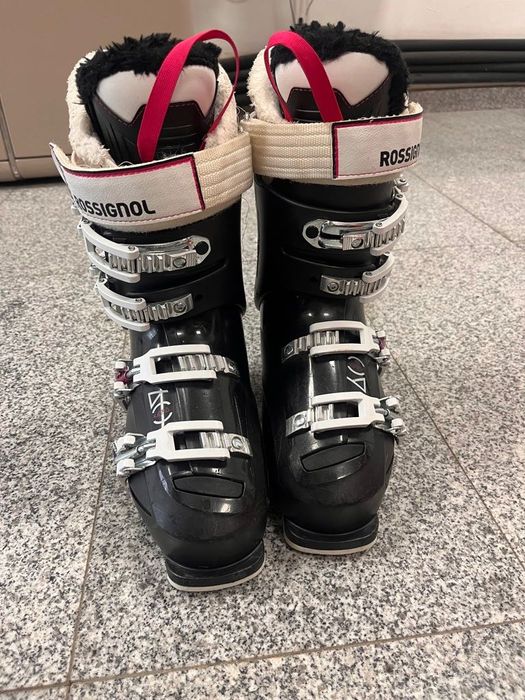 Ски , щеки, ски обувки, каски за деца/жени ЦЕНА ЗА ВСИЧКО