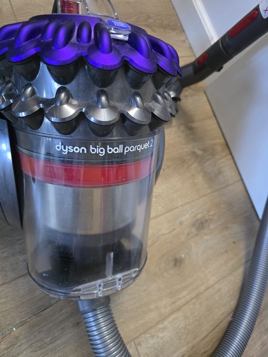 Vând Aspirator fără sac Dyson Big Ball Parquet 2