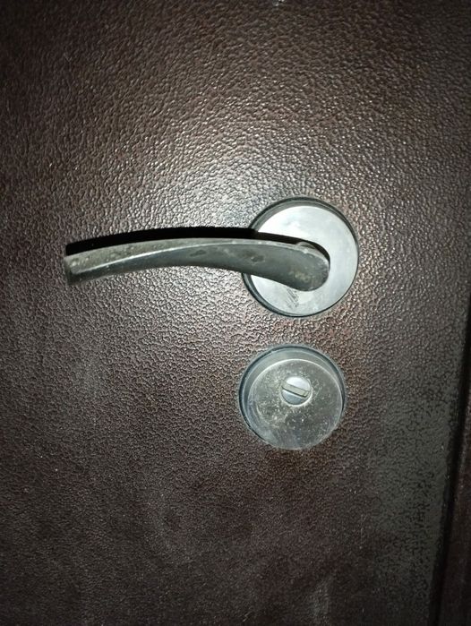 Продаю входную дверь