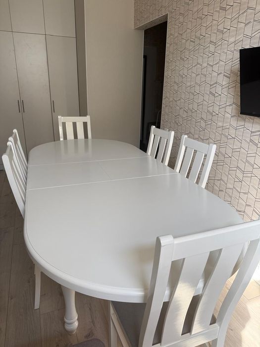 Стол со стульями