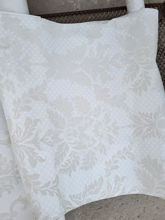 Обой бір бір рулоннан ашылған обой сатылады