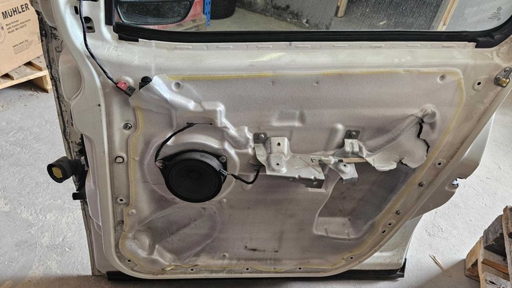 Врата с електрическо огледало за Fiat Doblo, 2013 - 2021, Ударена