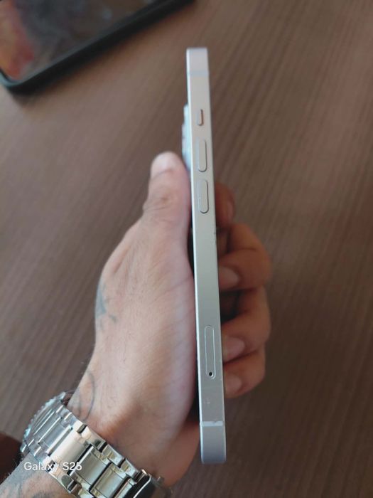 Продавам Iphone 14