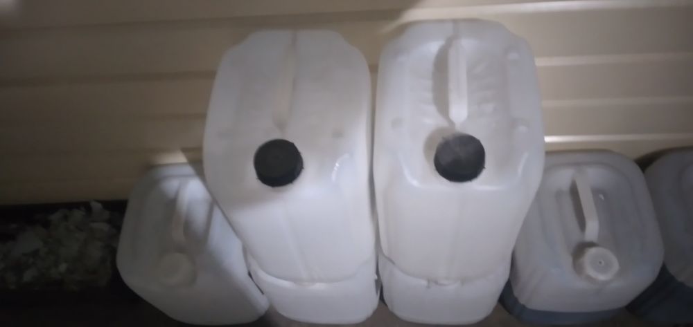 Продам канистры б/у