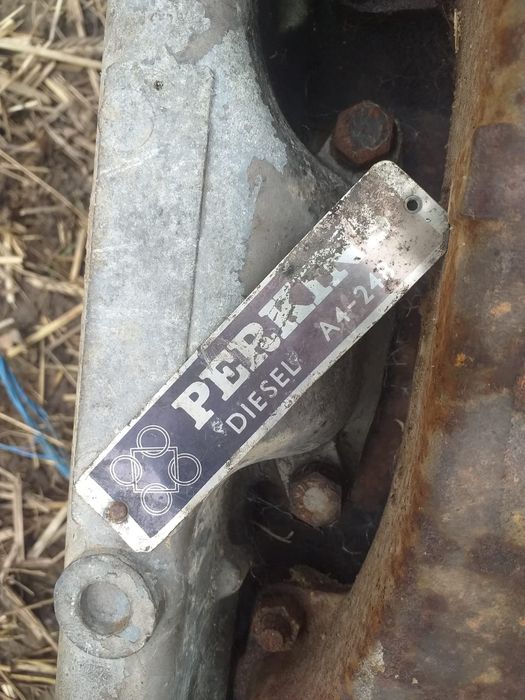 Vând  piese motor  perkins