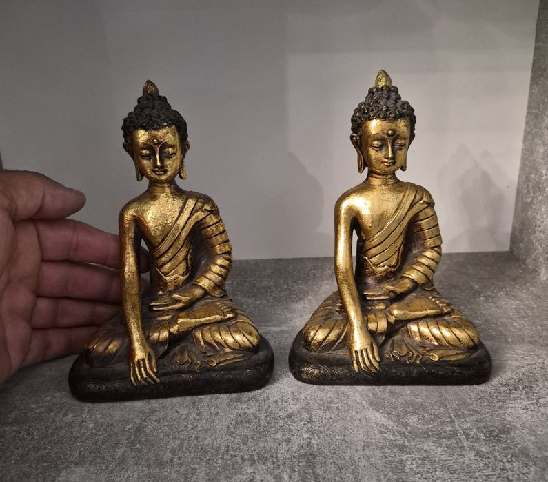 Figurine decorative Zeul Budha Colecția Leonardo, din rășină acrilică.