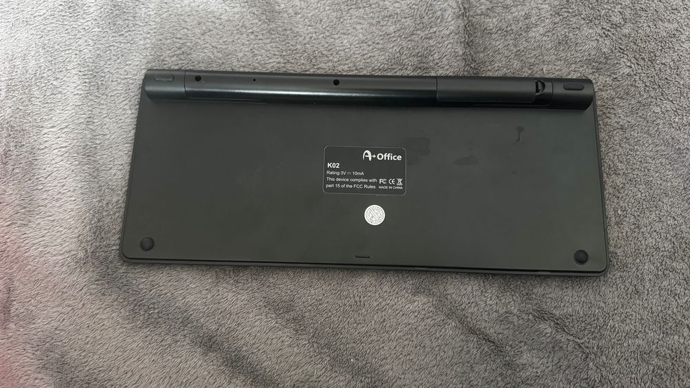 Tastatură wireless ultra compactă