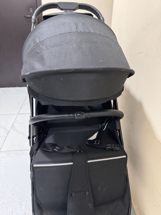 Продам коляску черного цвета