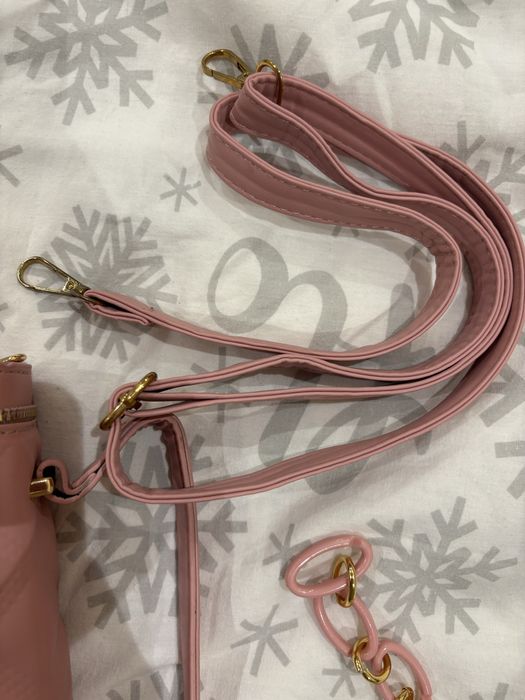 Chanel чанта. С 2 дръжки различен тип и една за ръка двете могат да се премахват