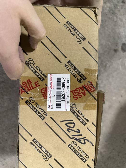 Фара от Lexus 570