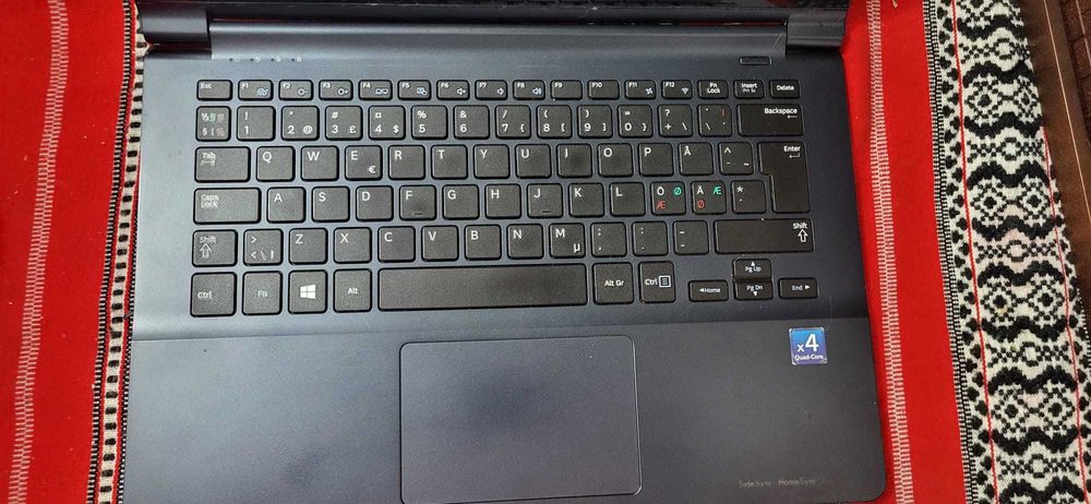 Vand laptop samsung cu touchscreen