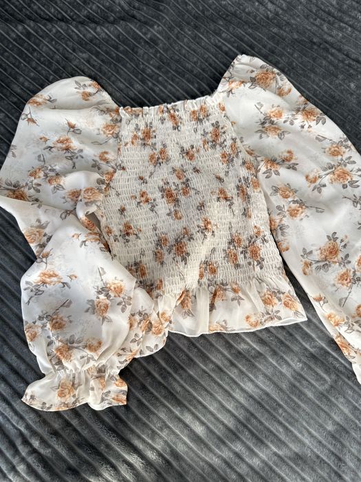 Цена 2000тг. Новая.