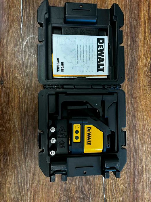 Зелен линеен лазерен нивелир DeWALT DW088CG, 20 м, 0.3 мм/м